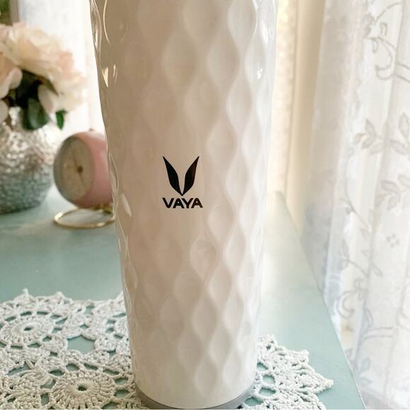 Vaya Drynk White 20.2 oz Vacuum Insulated Stainless Steel Thermos Flask NWOT - Picture 2 of 8